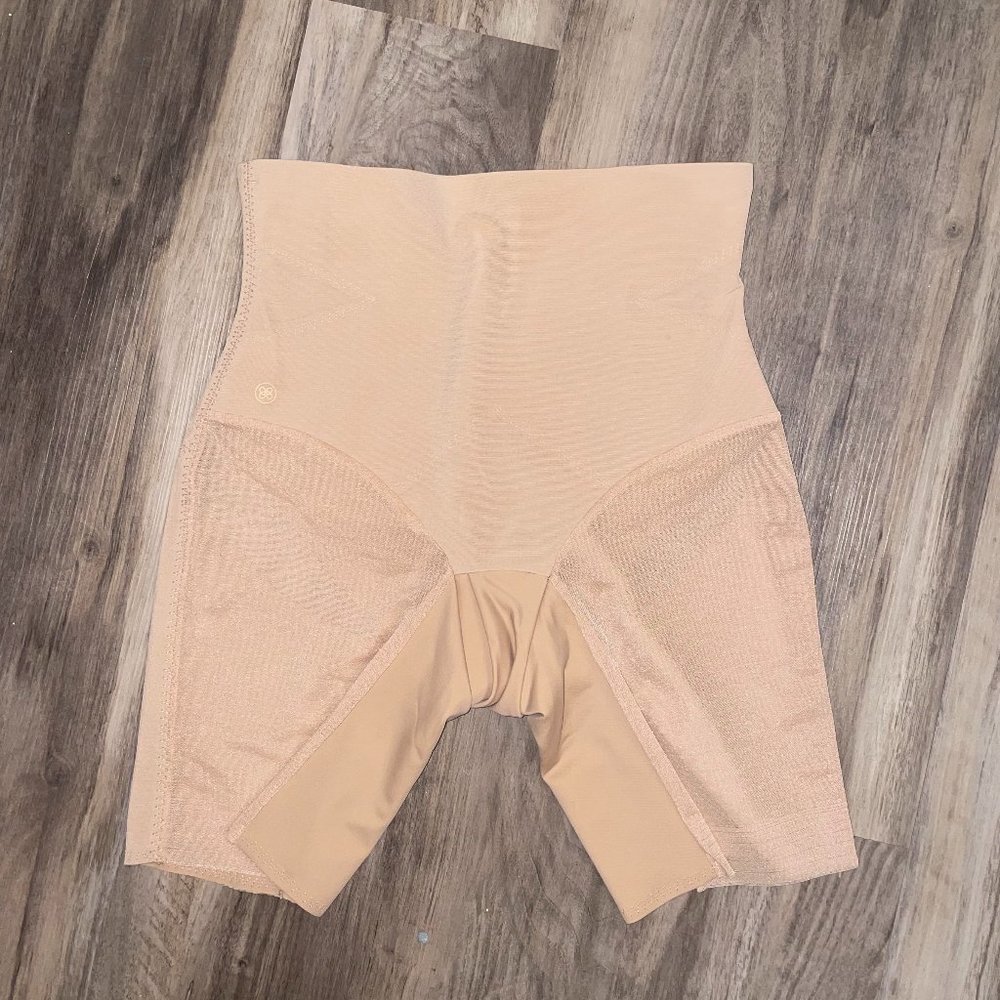NWOT HoneyLove Mid-Waist Short Shapewear
